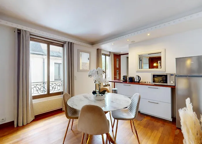 Avenue Montaigne - Prime Location Paris