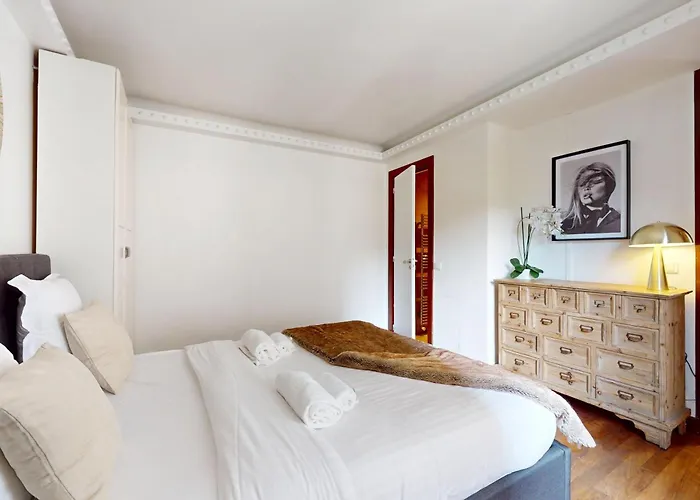 Daire Avenue Montaigne - Prime Location *