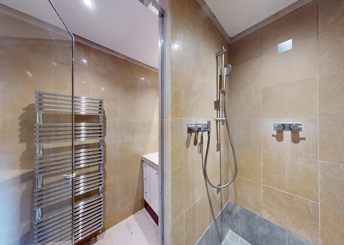 Avenue Montaigne - Prime Location Daire