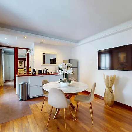 Avenue Montaigne - Prime Location