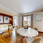 Apartament Avenue Montaigne - Prime Location Paryż