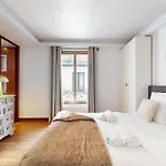 Avenue Montaigne - Prime Location Apartament *