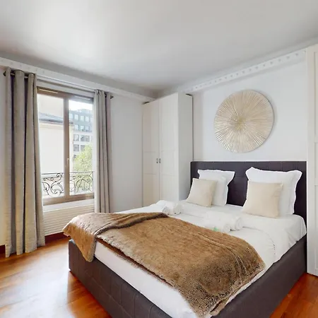Avenue Montaigne - Prime Location パリ