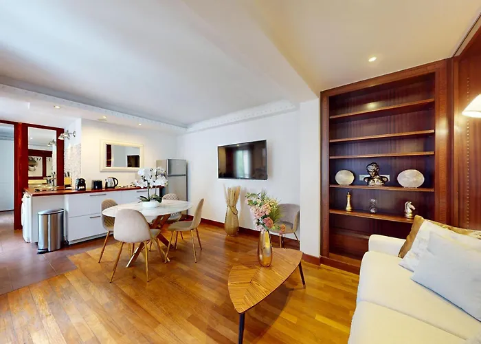 Apartamento Avenue Montaigne - Prime Location