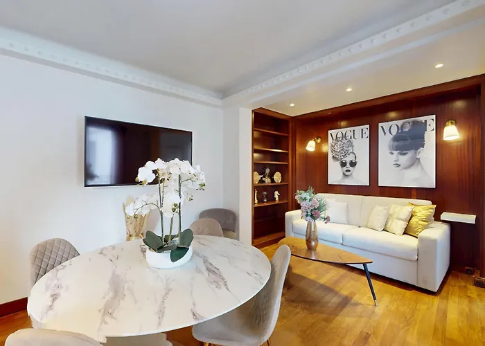 Avenue Montaigne - Prime Location * パリ