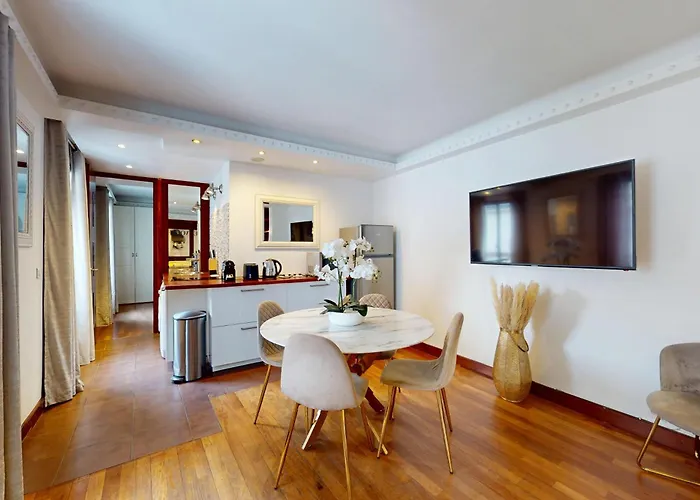 Avenue Montaigne - Prime Location