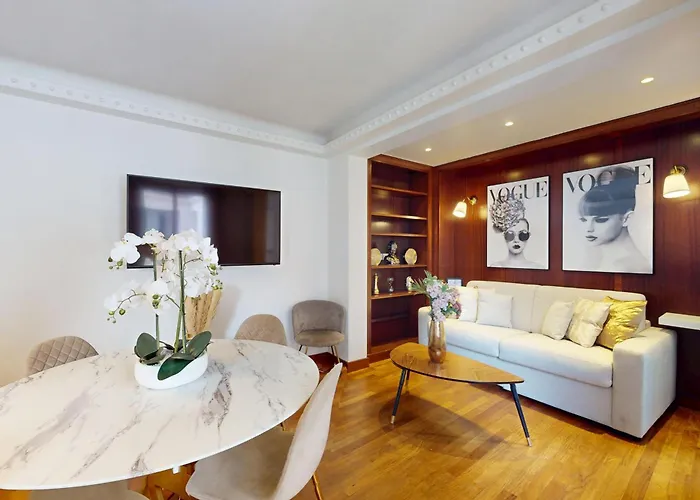 Avenue Montaigne - Prime Location
