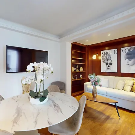 Avenue Montaigne - Prime Location * باريس