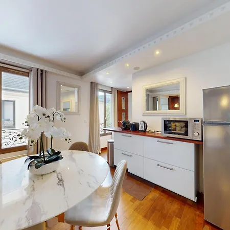 Avenue Montaigne - Prime Location شقة