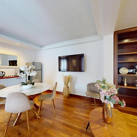 Avenue Montaigne - Prime Location شقة