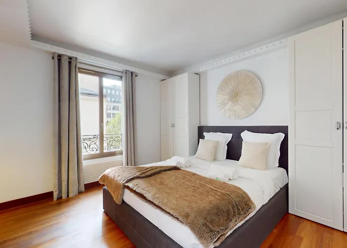 Avenue Montaigne - Prime Location باريس